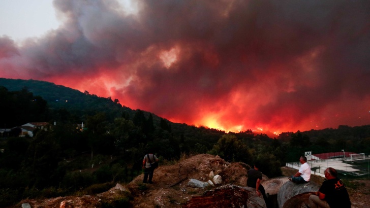 Европа гори Адът на огнената стихия Европа е свидетел на невиждан