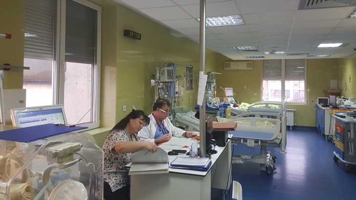 Деца даряват на „Пирогов“ апаратура за малки пациенти