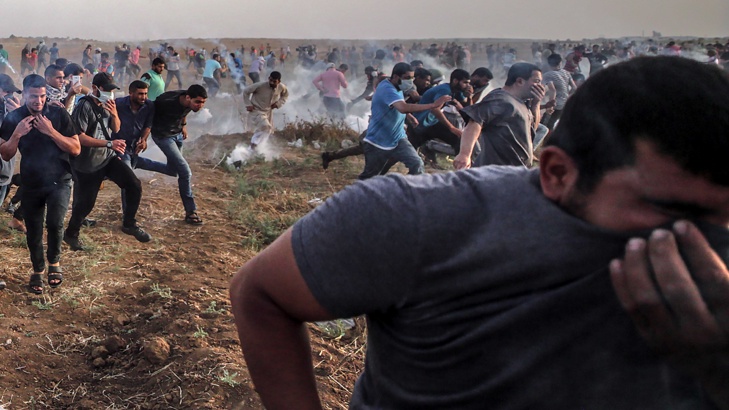 Над 100 палестинци бяха ранени при поредните сблъсъци с израелски