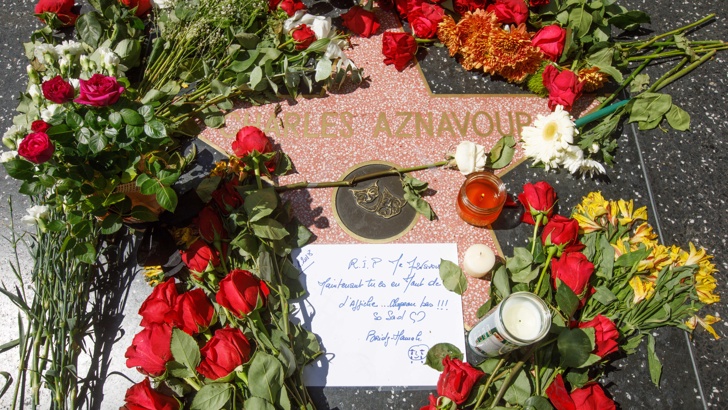 Франция се поклони пред Шарл АзнавурФранция отдаде почит на починалия