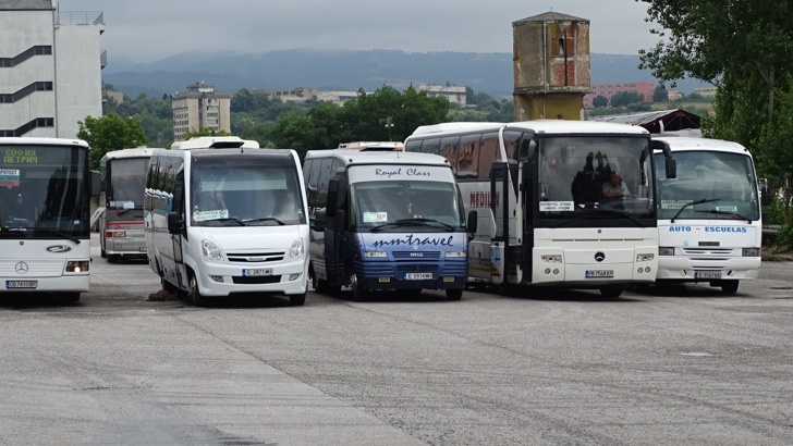  Над 30 автобуса от Пиринско се включиха символично в протеста срещу създаването на автомобилна камара