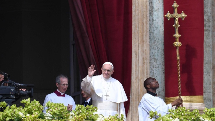 Папа Франциск отправи традиционното послание към Града и света Урби