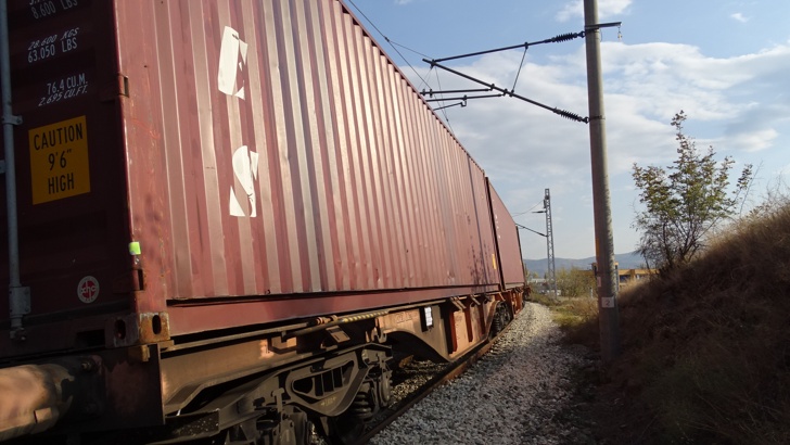 13-годишно дете загина на място, блъснато от влак в РусеДете