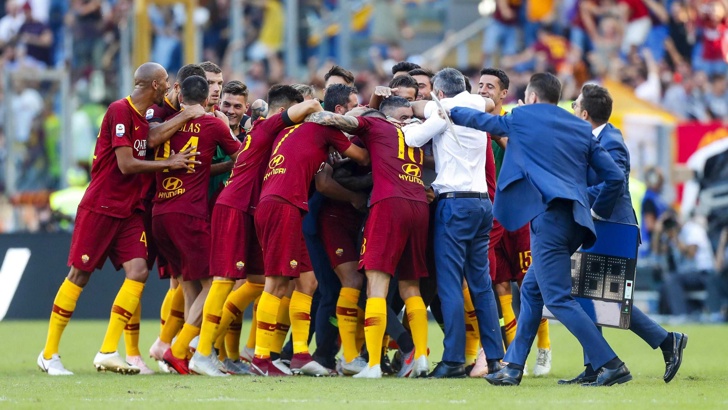 Рома празнуват победата си над Лацио.