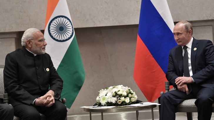 Лидерите на Индия и Русия отдават особено значение на сътрудничеството във военната сфера.