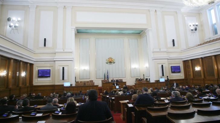 Гласуват третия вот на недоверие към кабинета Борисов 3 В началото
