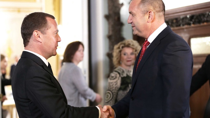 В последните седмици българското правителство излезе от летаргията по отношение