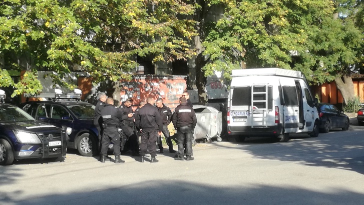 Полицаи Ситуацията в ромската махала на Гълъбово ескалира излязоха над