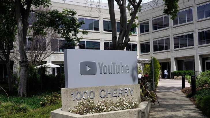 Служители на YouTube съобщават в социалните мрежи за стрелба в