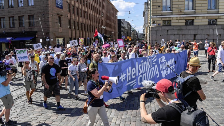 13 протеста в Хелзинки посрещат двамата президентиНяколко протестни действия се