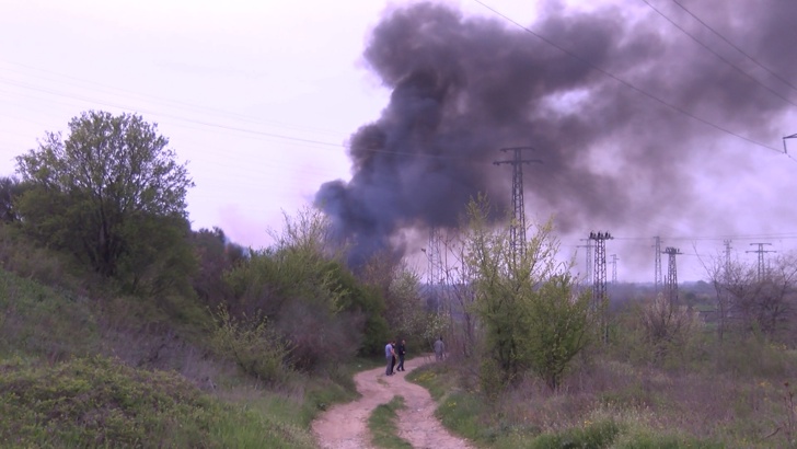 Пожар в нерегламентирано сметище край Стара Загора вдигна на крак