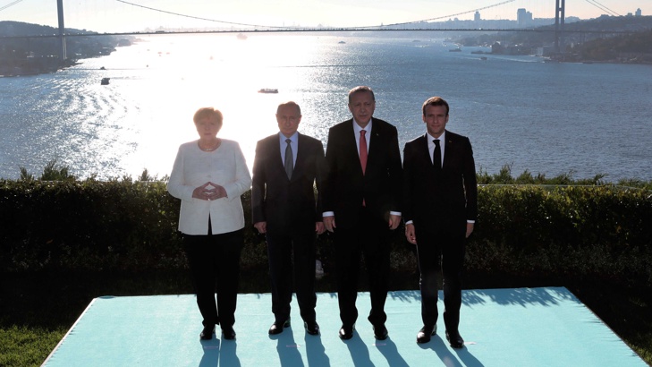 Меркел Путин и Макрон на среща на върха в ИстанбулЛидерите