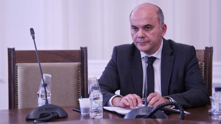 Министърът на труда и социалната политика Бисер Петков бе подложен на блиц контрол в ресорната парламентарна комисия