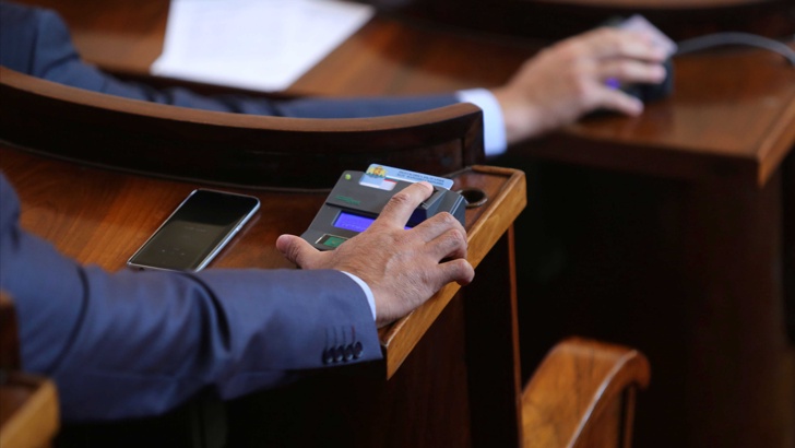 Парламентът гласува единодушно на първо четене промените в Закона за семейни помощи за деца