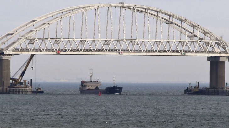 Мостът на Керченския проток, свързващ Крим и Русия