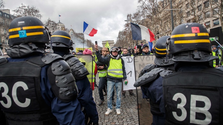 Снимка: Демонстрант загуби ръката си при протеста на "жълтите жилетки" в Париж