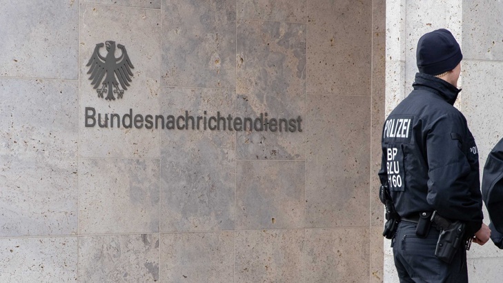 Снимка: Меркел откри най-голямата в света сграда на разузнавателна служба