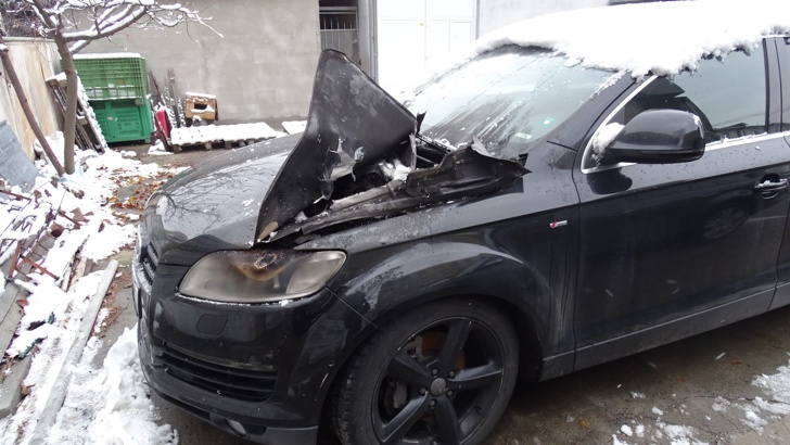 Изгоря джипът на благоевградски бизнесмен Отново опожарен автомобил в Благоевград.
