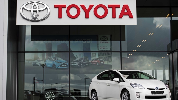 "Тойота" изтегля 143 000 коли заради проблем със спирачкитеЯпонският автомобилен
