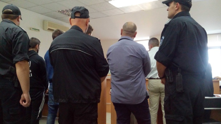 Съдът решава за постоянния арест на обирджиите на Роженския манастирСъдът