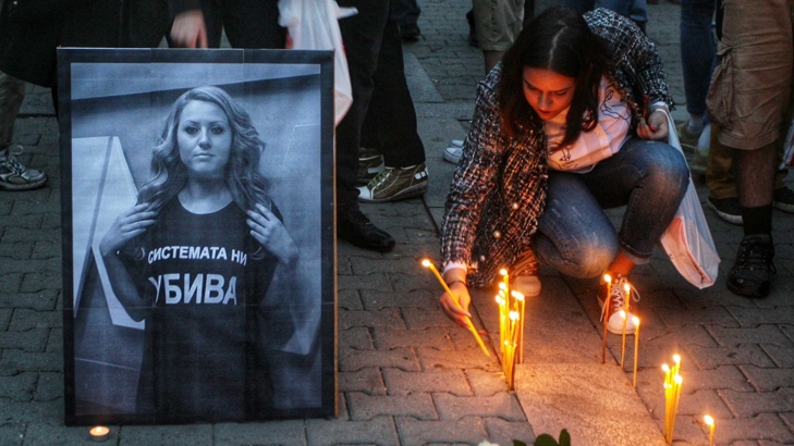 Погребват убитата Виктория МариноваДнес е погребението на убитата Виктория Маринова