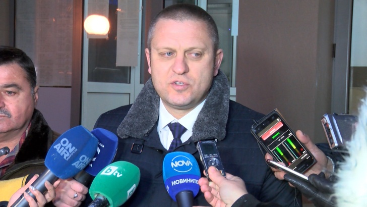 Аз силно се надявам, че той не е станал жертва на престъпление“, каза ст. комисар Хаджиев. 