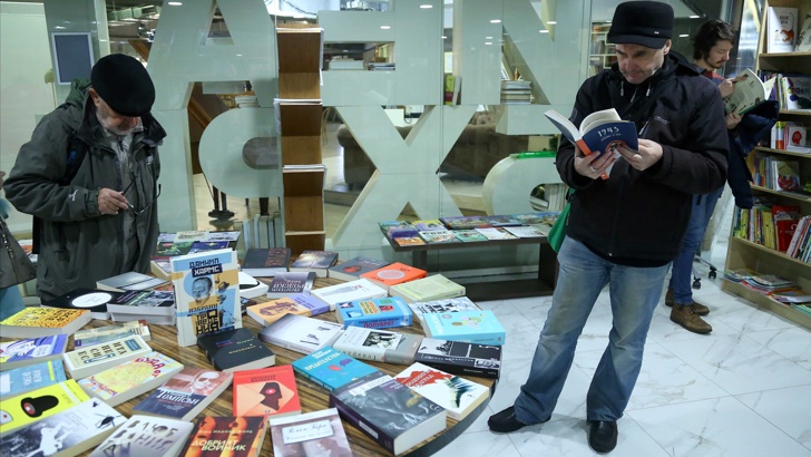 Книжарница Перото отвори врати в НДКНова книжарница към литературния клуб