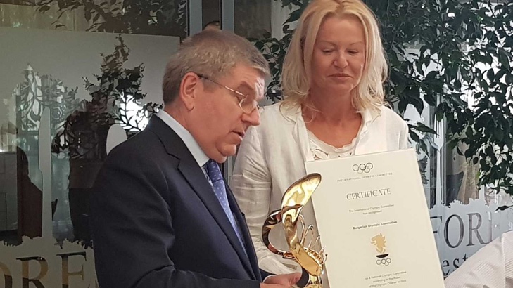 Стефка Костадинова с Трофея на президента на МОКСтефка Костадинова бе