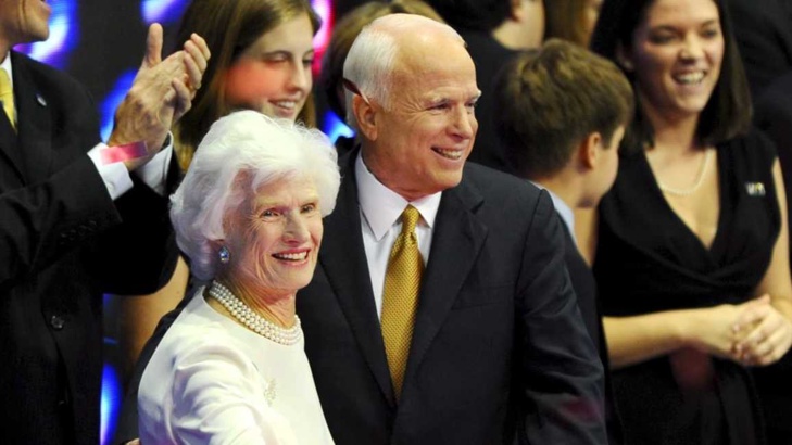 106-годишната майка на Маккейн ще присъства на погребението на сина