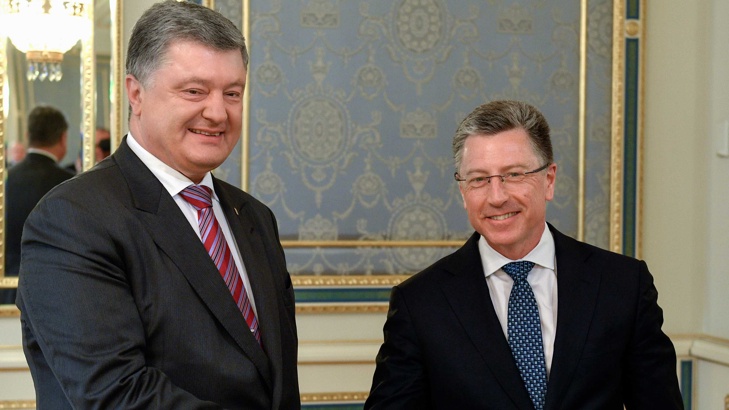 Президентът Петро Порошенко и посланик Кърт Волкър.