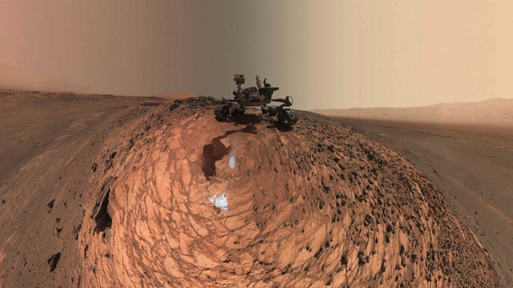 Марсоходът Curiosity отбеляза вчера 2000-ят ден от работата му на