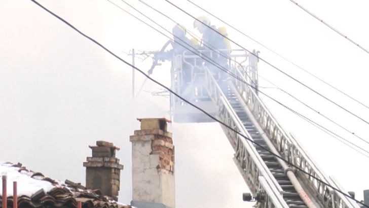 Пожар унищожи няколко къщи във Велико ТърновоПожар изпепели четири къщи