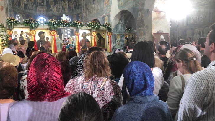 Главата на Македонската православна църка архиепископ Стефан оглави празничната златоуста литургия в катедралния храм "Света София" в Охрид