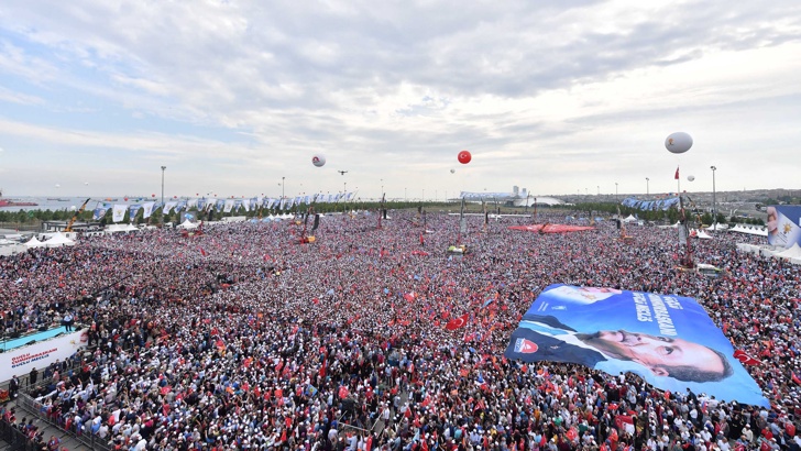 Телевизията бе критикувана, че покрива изобилно кампанията на Ердоган и игнорира другите кандидати и по-специално Демирташ
