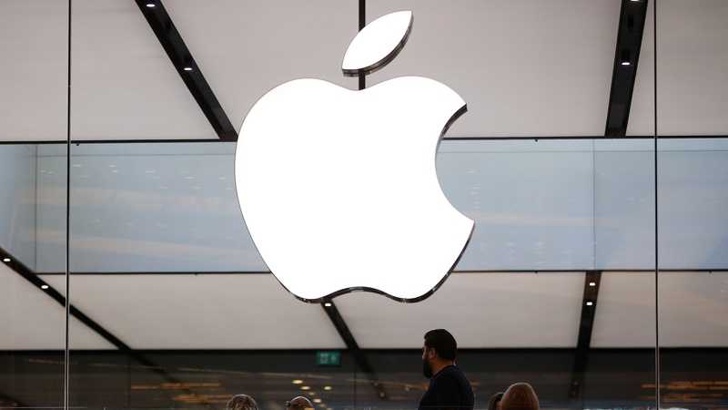 Изпълнителният директор на Apple Тим Кук получава акции за 120