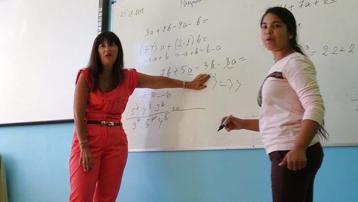 Мисия обич: Бизнес дама от столицата стана учителка по математика