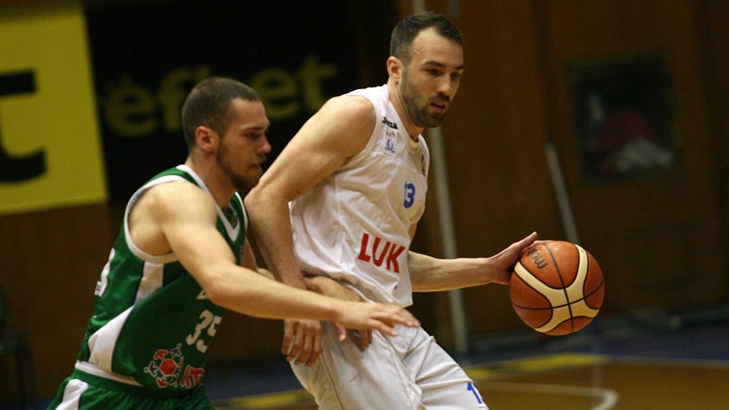 Треньорът на баскетболния Левски Лукойл Константин Папазов не криеше радостта