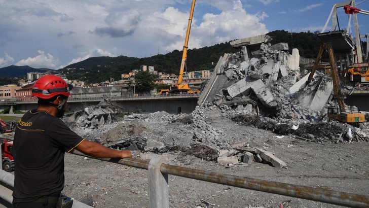 41 са вече жертвите на срутилия се мост в ГенуаЗагиналите