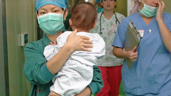 Възпитателка в китайска детска градина накарала дете да пие вряла