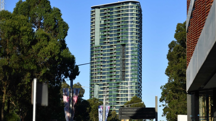 Евакуираха небостъргач в Сидни заради опасност от срутванеНебостъргачът Опал тауър