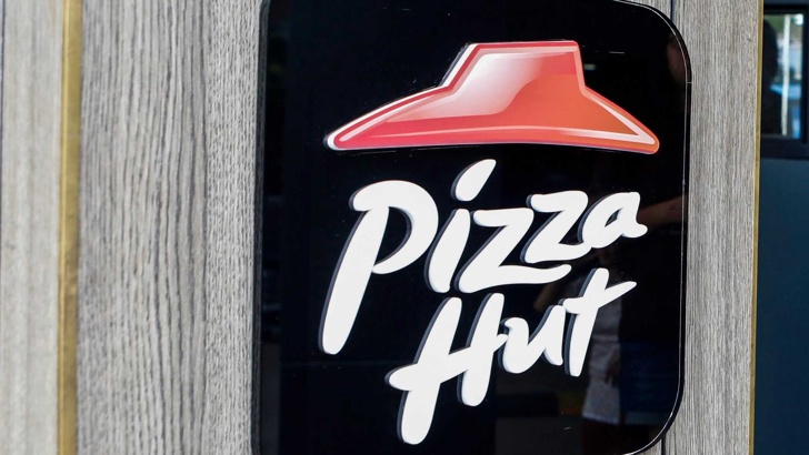 Роботи ще приготвят и доставят Пица Хът Американската верига ресторанти за