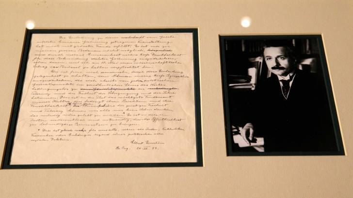 Писмо на Айнщайн продадено за 2 8 млн долараПисмо на Алберт