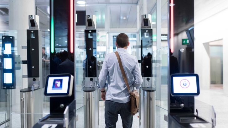 Летището в Орландо въведе пълно електронно разпознаване на лицаЗадължително сканиране