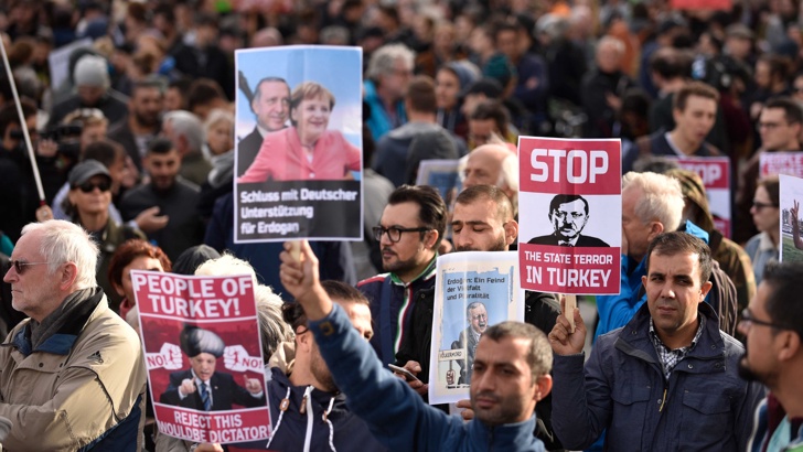 Ердоган в Берлин: едно не обикновено държавно посещениеЗащо трябваше да