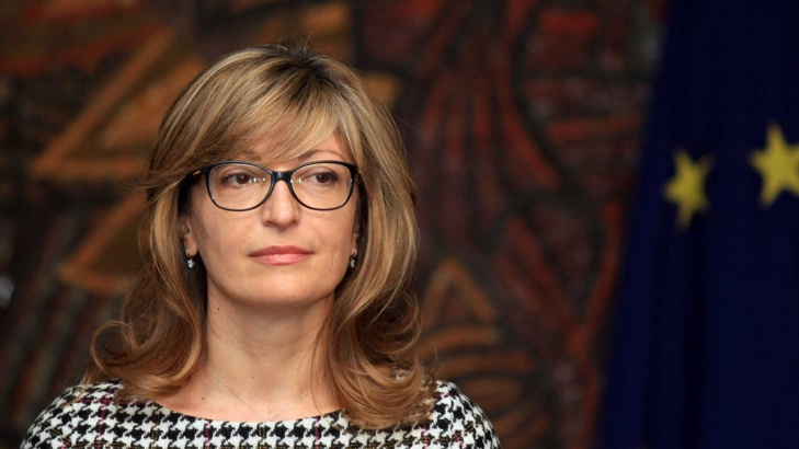 Вицепремиерът и министър на външните работи Екатерина Захариева ще се