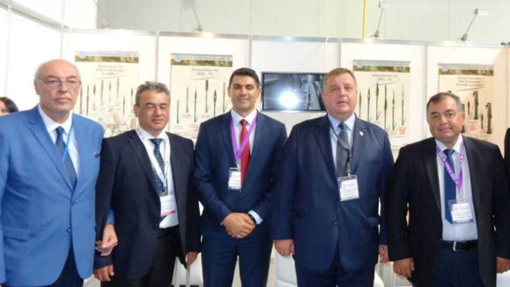 Вицепремиерът и министър на отбраната Красимир Каракачанов и зам.-министър Анатолий Величков посетиха "ADEX 2018"