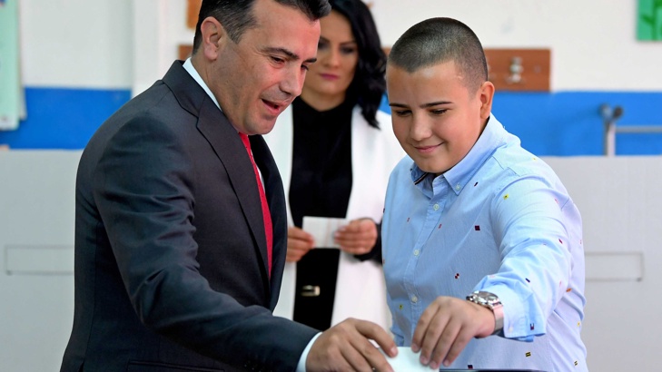 Заев гласува за европейска МакедонияМакедонският премиер Зоран Заев бе сред