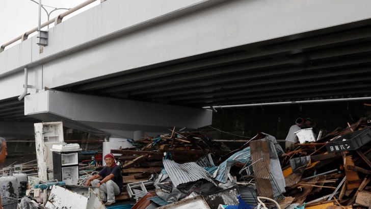 Срути се мост край Генуа, десетки са загиналиЧаст от моста