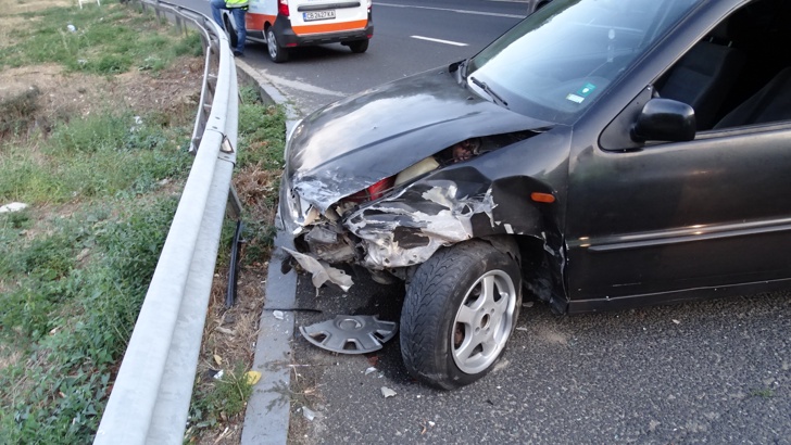 Фолксваген удари Форд в Кресненското дефиле леко пострада румънкаФолксваген Поло