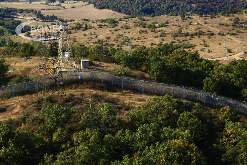 The Bulgarian army starts repairing the fence on the Bulgarian-Turkish border